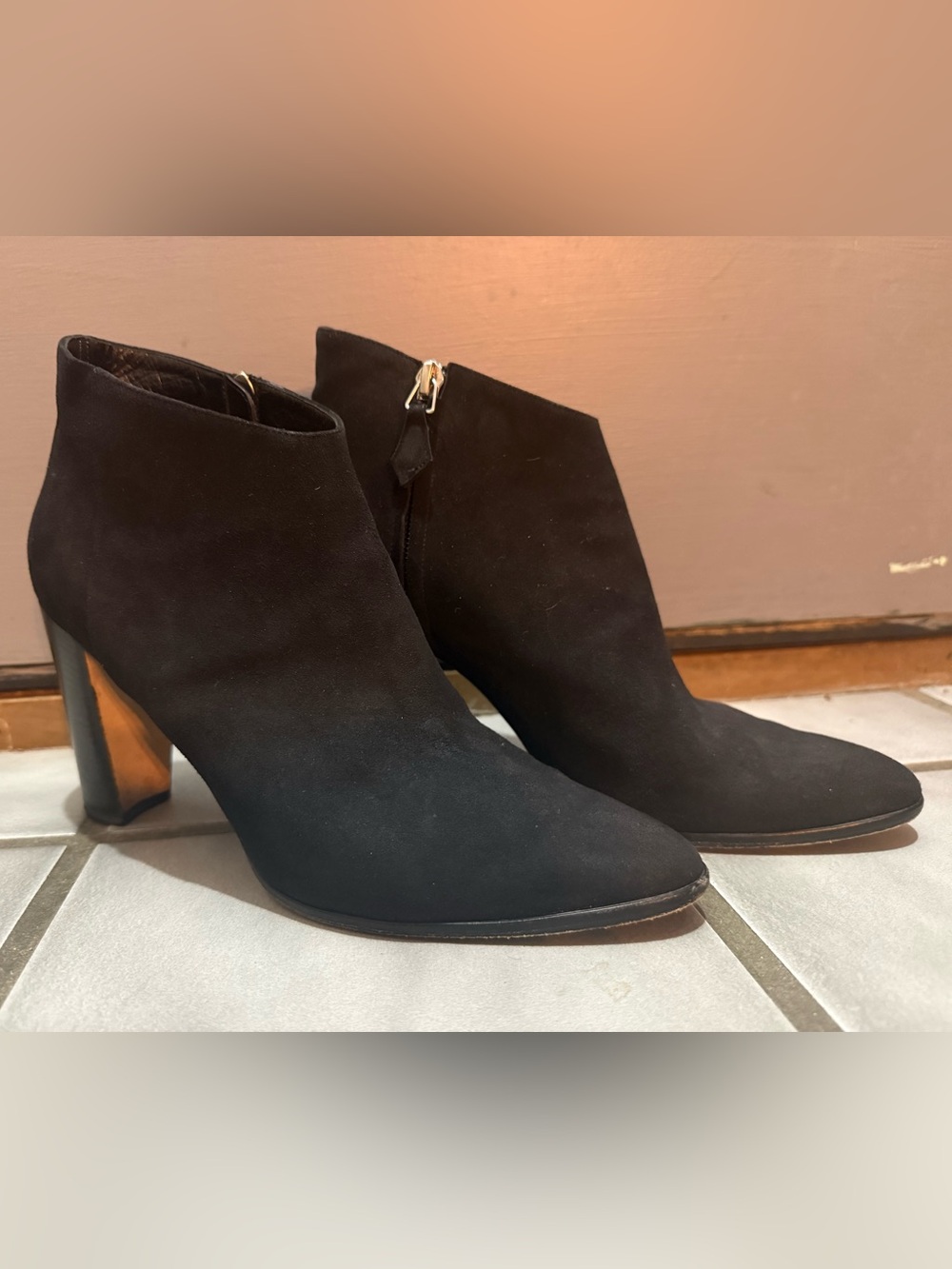 Classic Manolo Blahnik Black Suede Ankle Boots (40) -Excellent pre owned!